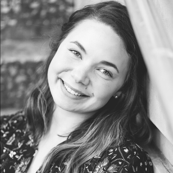 💕 Meet your posher 💕 - Picture 1 of 2